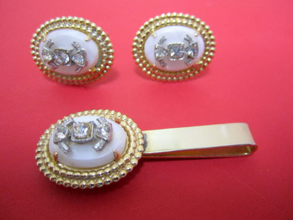 Unique cufflinks and tie bar set